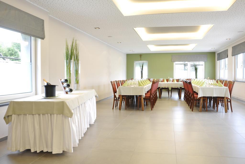 Hotel Zum Burghof Schoenberg Zewnętrze zdjęcie