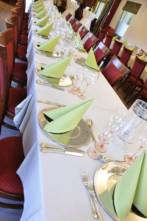 Hotel Zum Burghof Schoenberg Zewnętrze zdjęcie